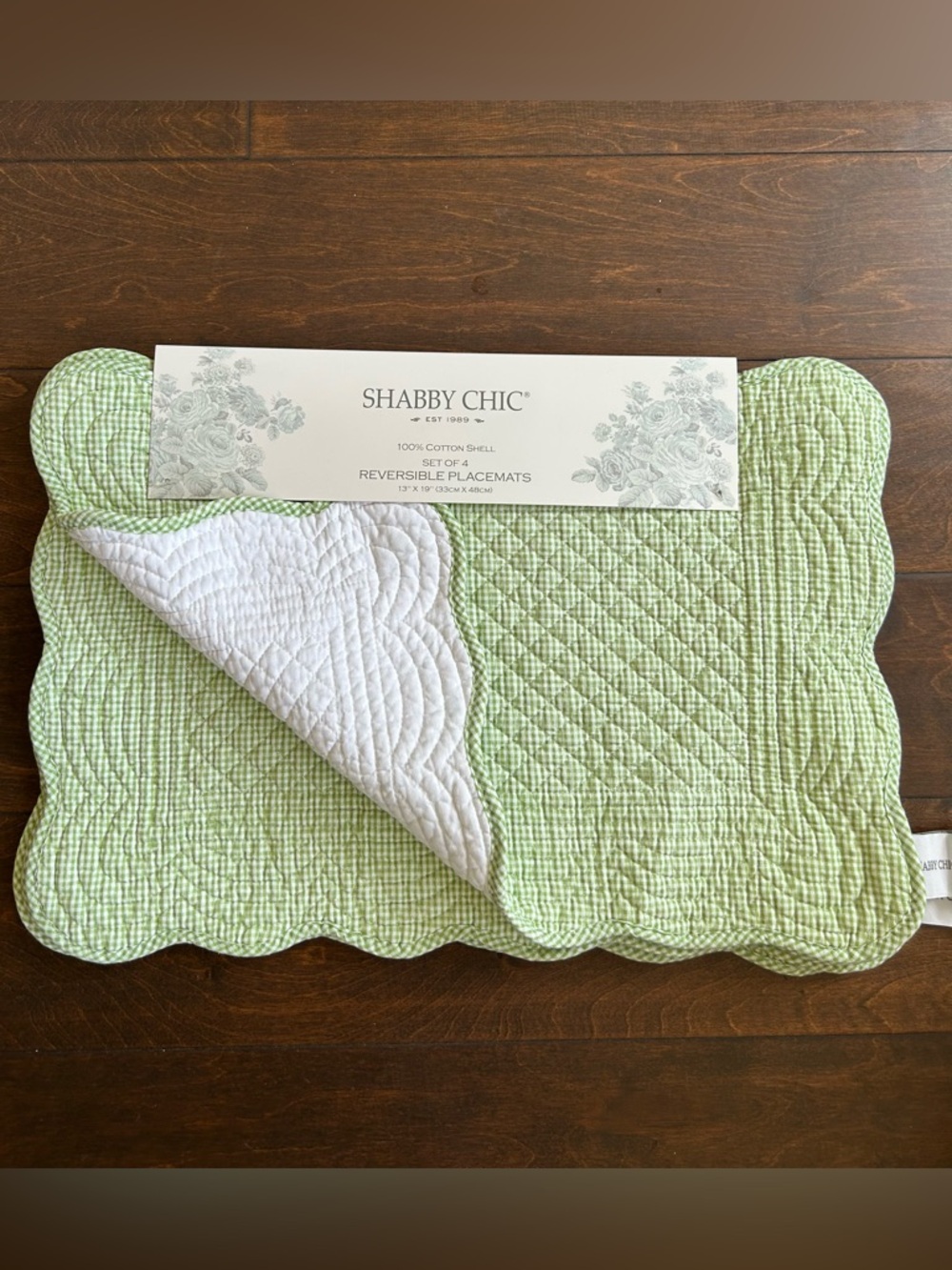 Shabby Chic 4 Scalloped Edged  Quilted Placemats New White Green Reversible